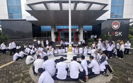 Buntut Pemangkasan Anggaran, Pegawai LPSK Gelar Aksi di Halaman Kantor