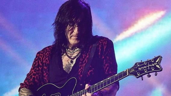 The Heat Of Richard Fortus And Nuno Bettencourt's Feud