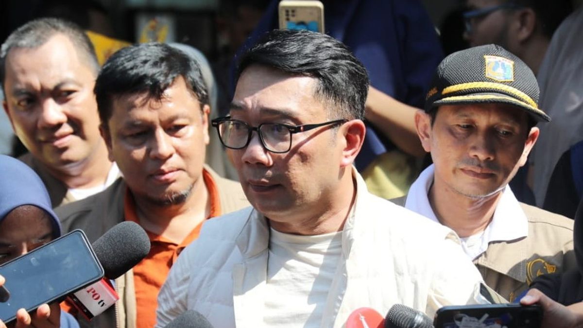 Day Two Of Campaign, Ridwan Kamil Greets Pancoran Residents For Expenditure Problems