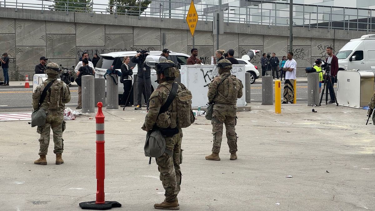 移民政策のデモを行う民間対立軍を派遣するためのトランプの支援を求めることを否定するLAPDの長は