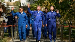 Soyuz MS-23 Kembali ke Bumi, Pulangkan Tiga Kru dengan Rekor Terlama di ISS