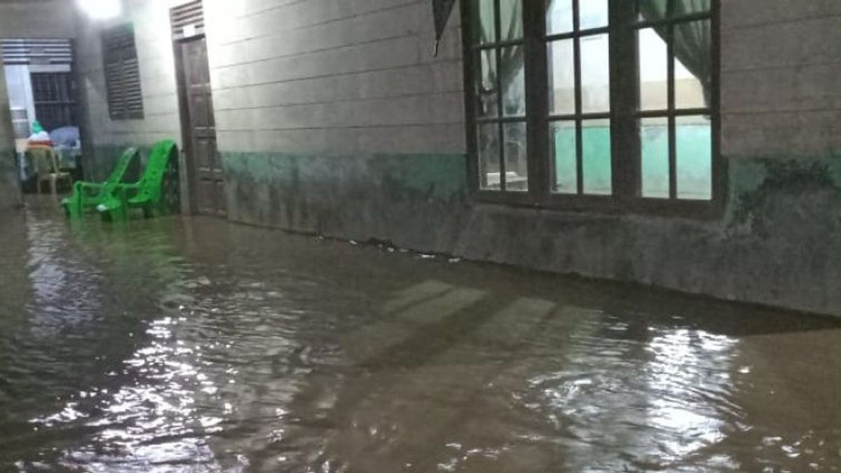 الفيضانات لا تزال تجتاح شرق آتشيه، واللاجئين يزدادون إلى 2,693 شخصا
