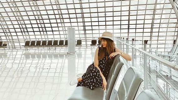 Look Fashionable With 7 OOTD Ideas A La Bianca Adinegoro, Wife Of Former Trade Minister Muhammad Lutfi