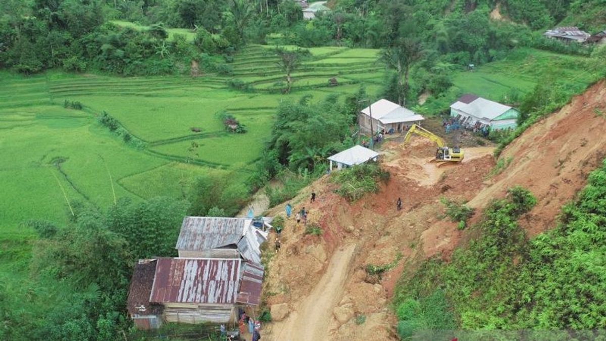 BNPB: Akses Jalan Nasional Mamasa-Mamuju Putus Tertimbun Tanah Longsor