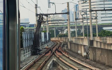 Material Konstruksi Gedung Kejagung Jatuh Timpa Rel, Layanan MRT Jakarta Disetop Sementara