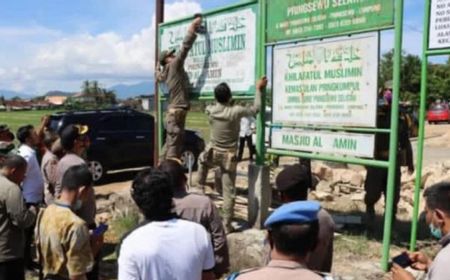 Tim Gabungan Bongkar Papan Nama Khilafatul Muslimin di 3  Lokasi di Lampung