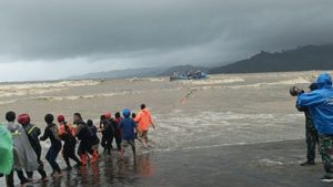 Satu ABK Kapal Kandas di Pantai Neyama Meninggal Usai Dievakuasi