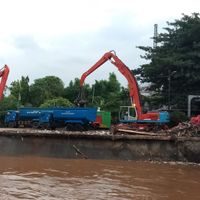 Merayakan Malam Tahun Baru Sambil Memantau Air di Manggarai