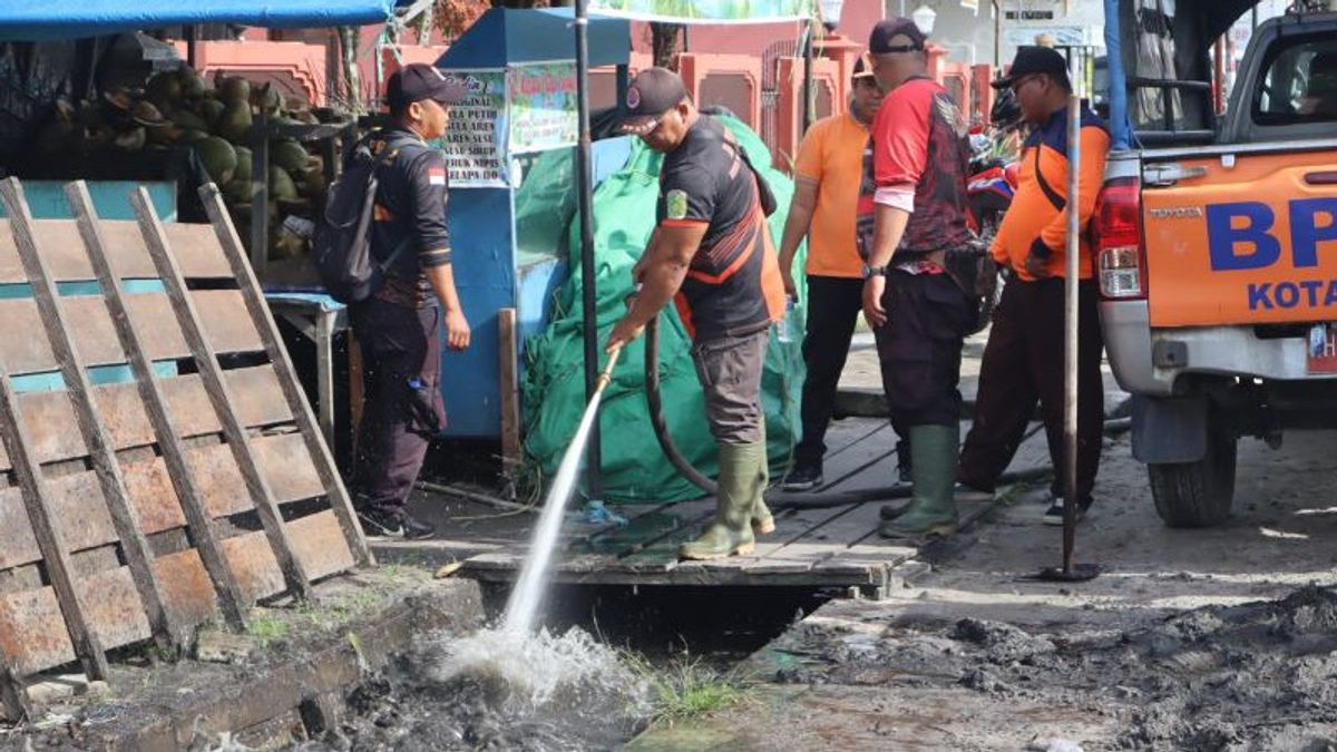 Inondations d’impact de pluie extrême ont le potentiel de renifler Palangka Raya, BPBD Nettoyage Drainase