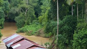 Banjir di Jeneponto Hampir Hanyutkan Rumah Panggung