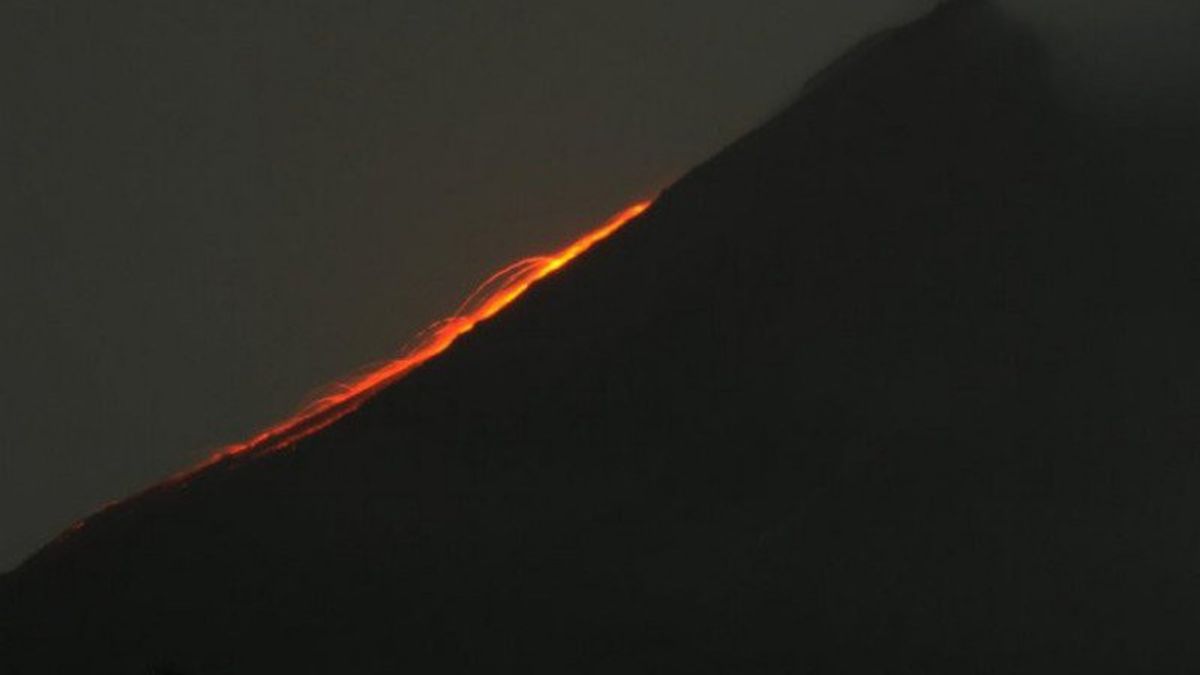 Mount Merapi Launched 10 Times Of Incandescent Lava Drops, Maximum Glide Distance Of 800 Meters To The West