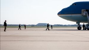 Jawaban Trump di Pesawat saat Ditanya Gaji Pengatur Lalin Udara AS Terdampak Shutdown