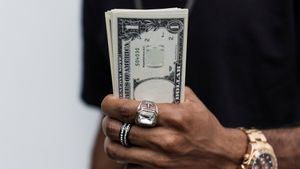 Bisa Berlaku Untuk Siapa Saja! Ini Tujuan Orang Flexing di Sosial Media