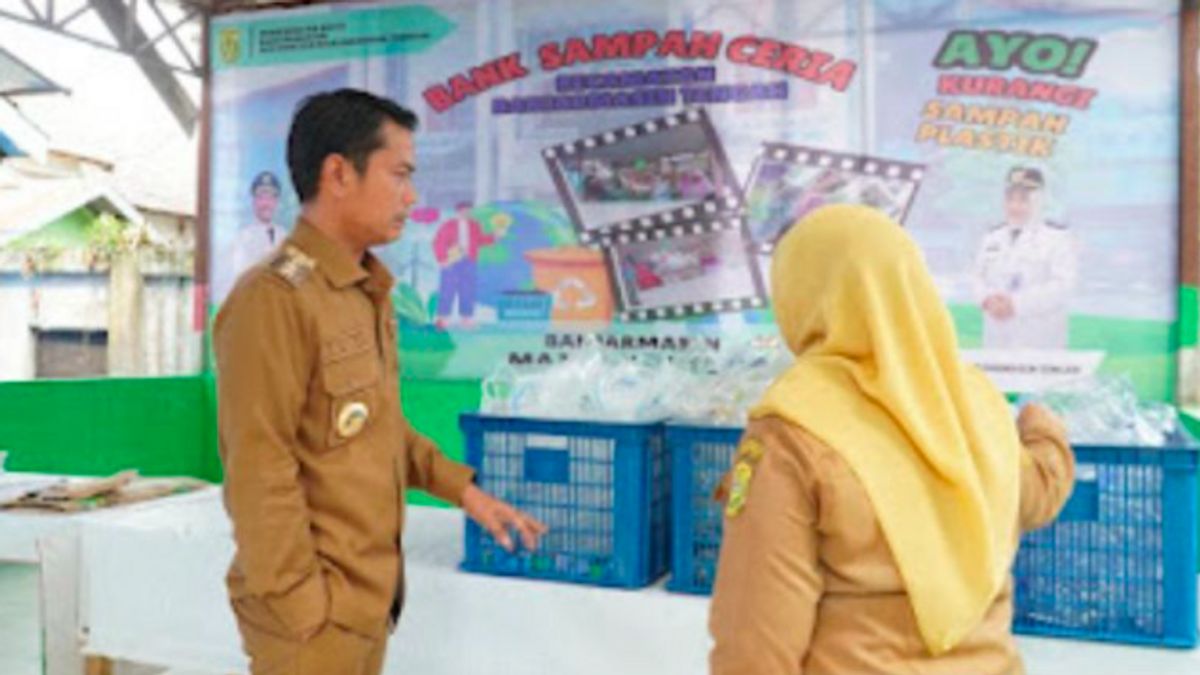 Banjarmasin Kelola Sampah Daur Ulang Menjadi Kerajinan Tangan