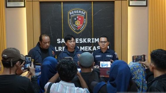 La police de Pamekasan a arrêté une mère et son fils pour avoir volé de l'or originaire de Kalimantan