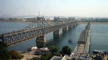 قطارات الشحن عبر الحدود بين كوريا الشمالية والصين تعود إلى العمل بعد إغلاقها لمدة خمسة أشهر  