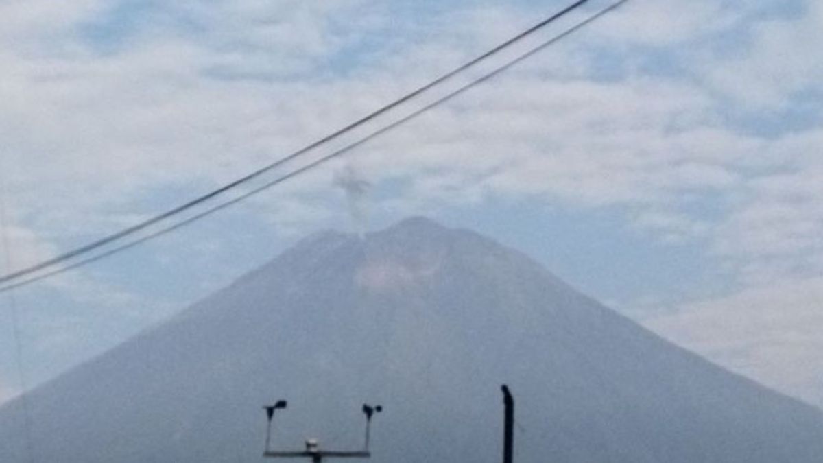 Mount Semeru Experienced 27 Eruption Earthquakes In 24 Hours