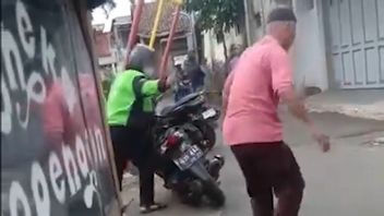 夫妻在苏卡贾迪欺骗黄金交易商，在被追赶时发射气枪