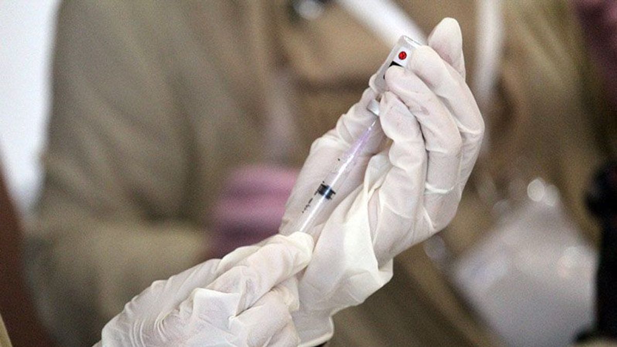 DPR要求政府提供清真加强疫苗，如果没有意识到，来自F-NasDem的Panja主席威胁要将其提交给委员会