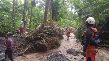 الخسائر الناجمة عن الفيضانات والانهيارات الأرضية في بالي تصل إلى 6.6 مليار روبية