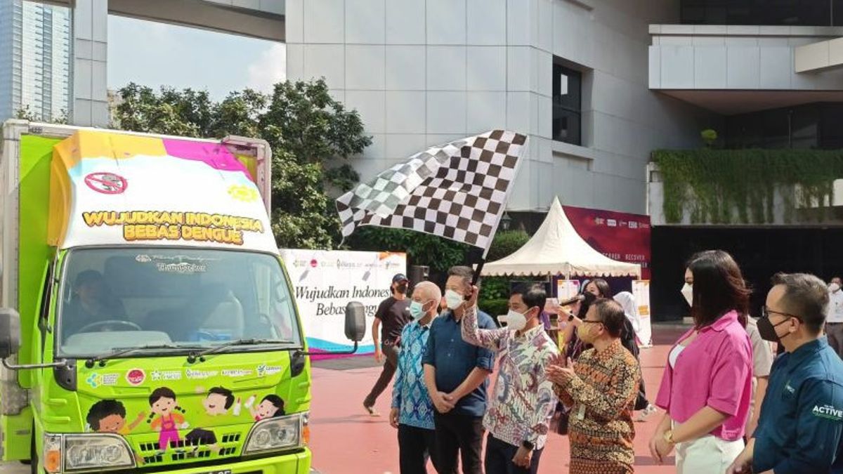The Ministry Of Health Educates The Public Regarding DHF Through Mobile Cars