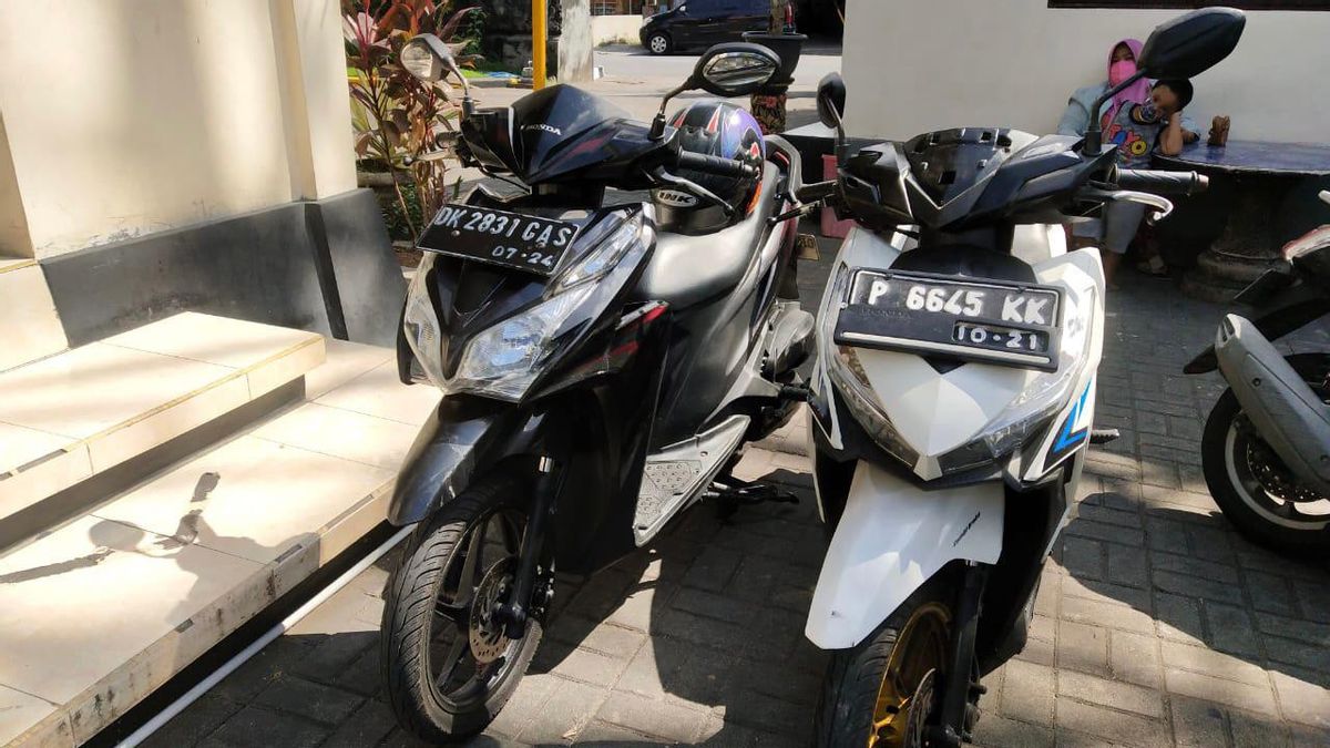 رجل من جيمبر يسرق دراجة نارية في بالي