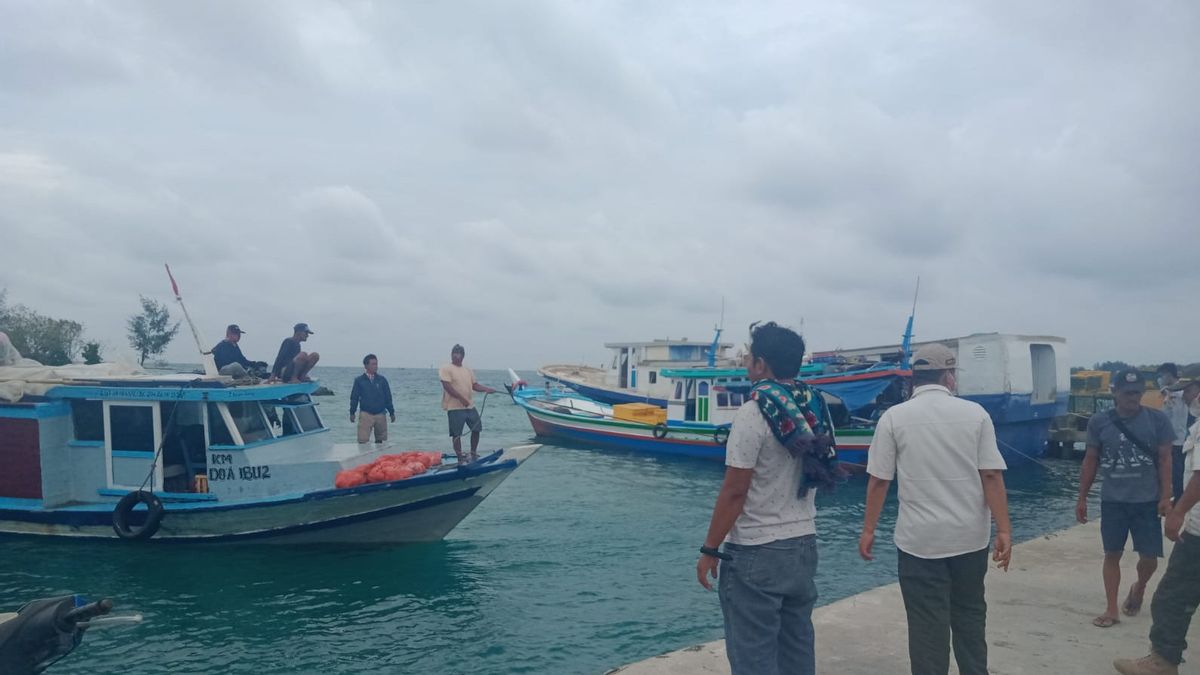 The Ojek Vessel Excess Overloaded In The Waters Of The Thousand Islands, All Passengers Selamat
