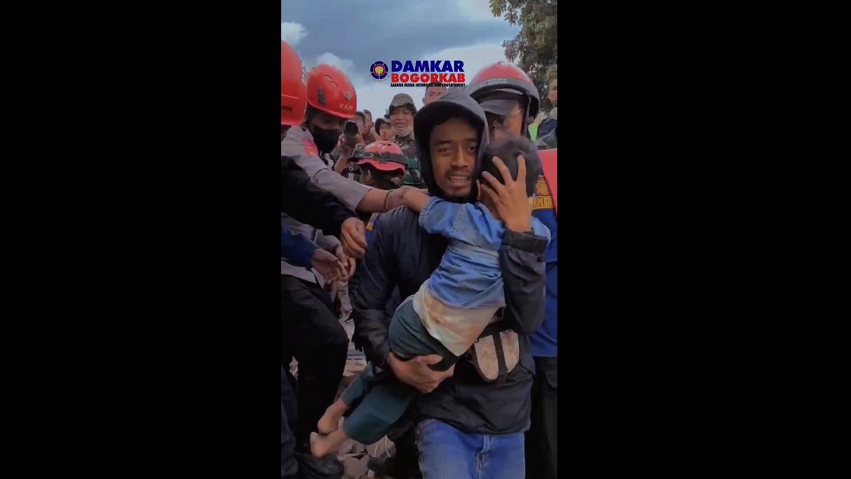 3 Hari Terkurung Dalam Reruntuhan Imbas Gempa, Anak Kecil di Kampung Rawacina Cianjur Berhasil Diselamatkan