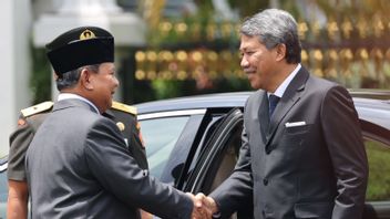 普拉博沃接受马来西亚国防部长的首次访问，乐观地认为双边关系越来越密切