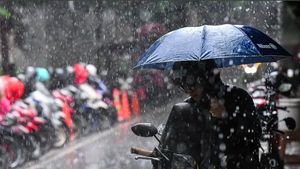 Hujan Ringan Diprediksi Guyur Jakarta Sore Ini