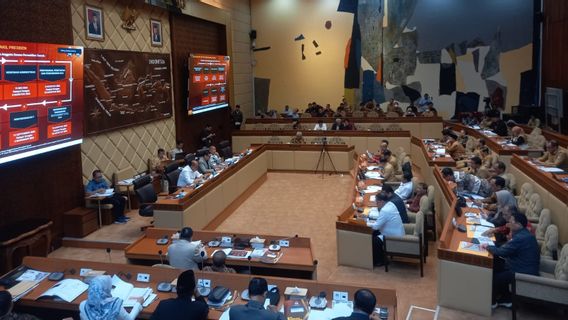 Rapat Bersama KPU, Komisi II DPR Minta Laporan Pelaksanaan Pemilu 2024