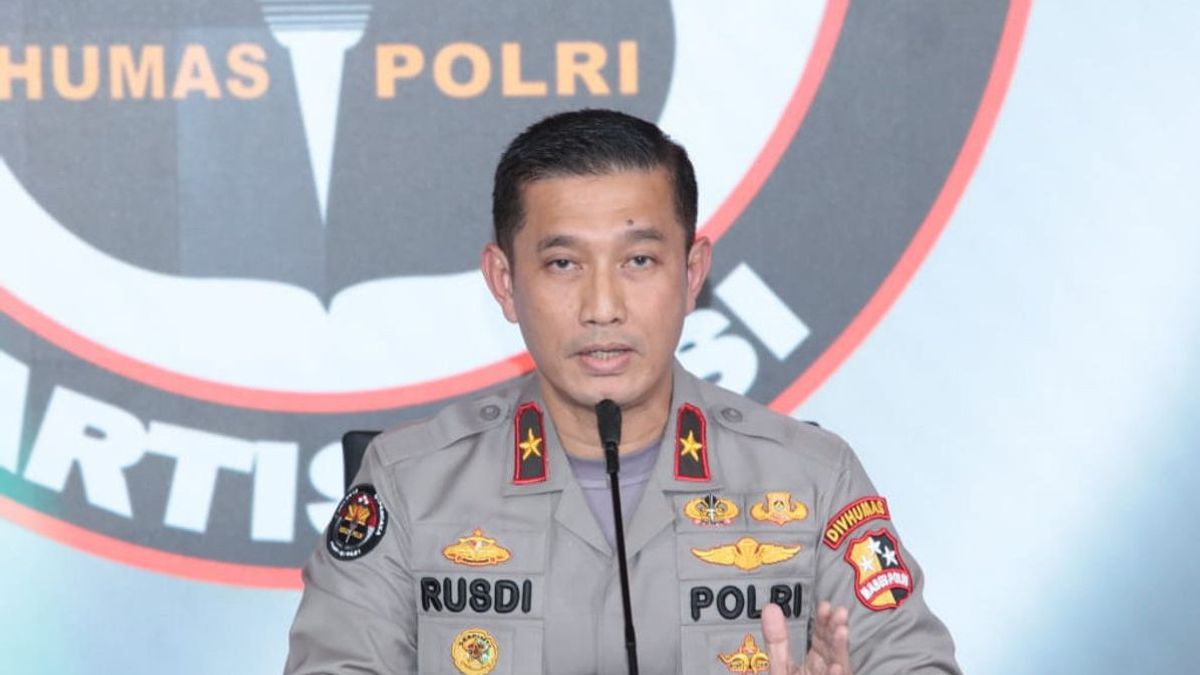 La Police Envoie Une Lettre Au Tribunal Pour Saisir Le Serveur D’administration De La Sécurité Sociale De La Santé à Surabaya