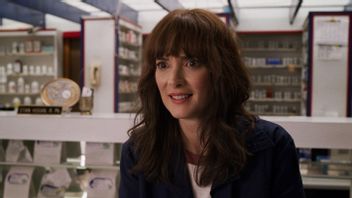 Winona Ryder Reuni dengan Jenna Ortega, Resmi Gabung “<i>Wednesday 3</i>”