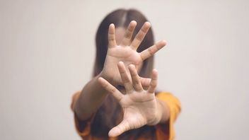 성적 학대를 예방하기 위해 부모는 어린 시절부터 아이들에게 몸을 돌보는 법을 가르쳐야합니다.