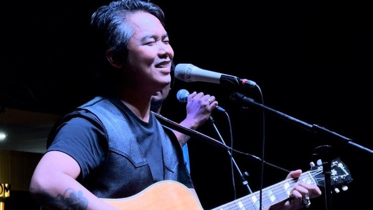 Interview: Dodit Mulyanto, Between Music And Stand Up Comedy