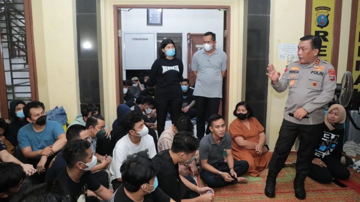 北苏门答腊警察局长命令212名非法移民工人在瓜拉纳穆机场安全到柬埔寨朝觐宿舍