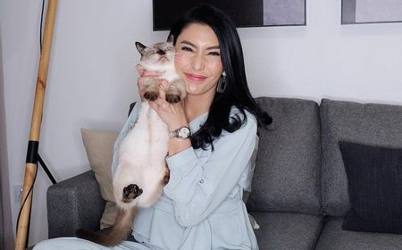 10 Potret Tyas Mirasih Bersama Kucing-kucingnya, Termasuk Cat Person?