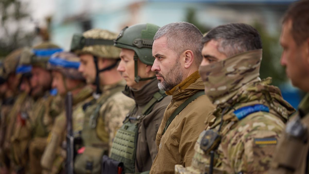 Pro-Ukraine Russian Partisan Plans To Leave Prisoners To Kyiv