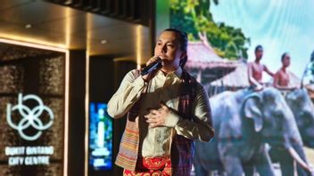 عندما قدم المطرب الإندونيسي رون من خلال الأغنية في مهرجان آسيان