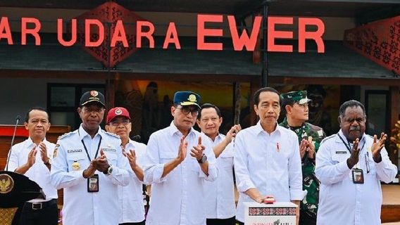 Welcoming Jokowi At Ewer Airport, Asmat Leaders Hope To Accelerate Development In South Papua