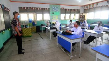 63 المعلم والطلاب المعرضين ل COVID-19، PTM في MAN سورابايا تحويلها على الانترنت