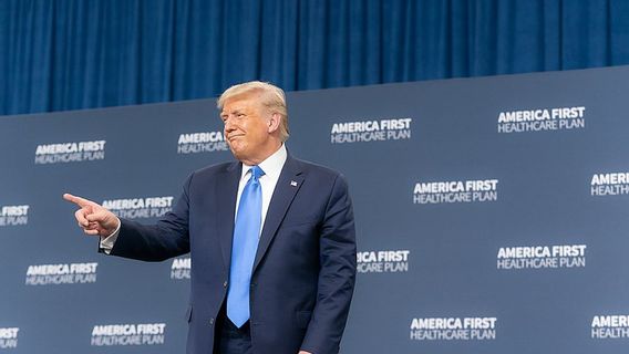 Donald Trump dan Ibu Negara AS Dinyatakan Positif COVID-19