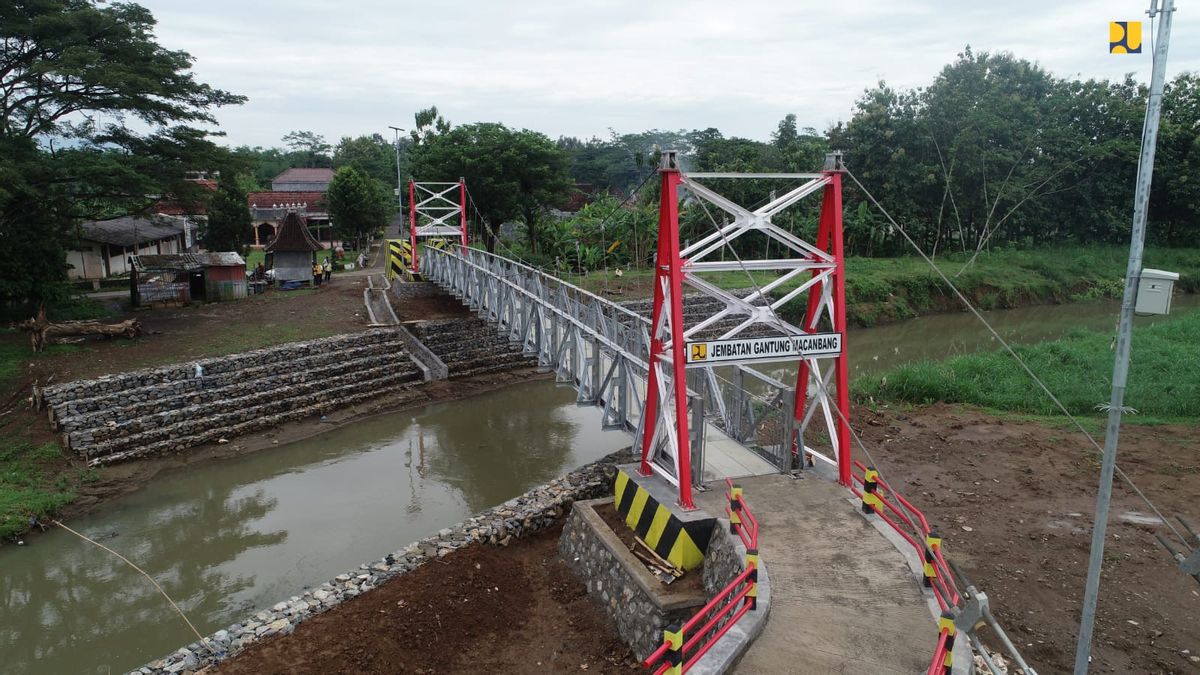 Permudah Akses Warga Antardesa, Kementerian PUPR Selesaikan 3 Jembatan Gantung di Jatim