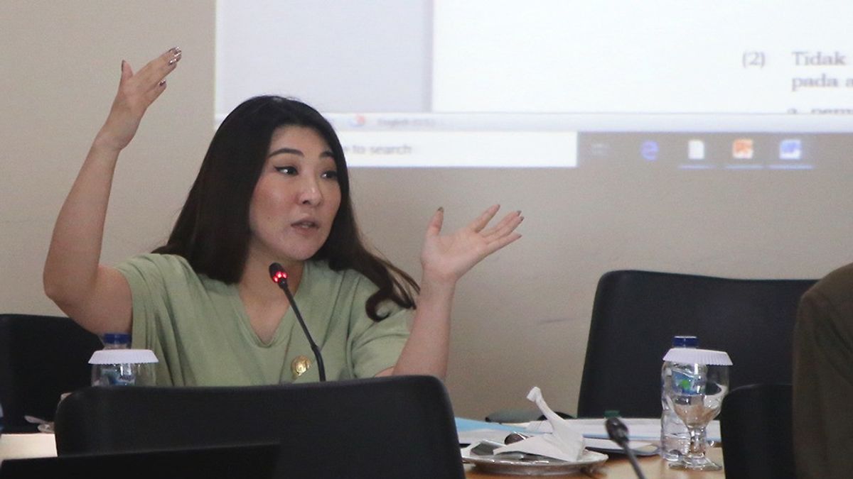 Viani Limardi A En Effet été Licenciée Par Le Parti PSI, Mais Elle Est Toujours Membre Du DKI DPRD