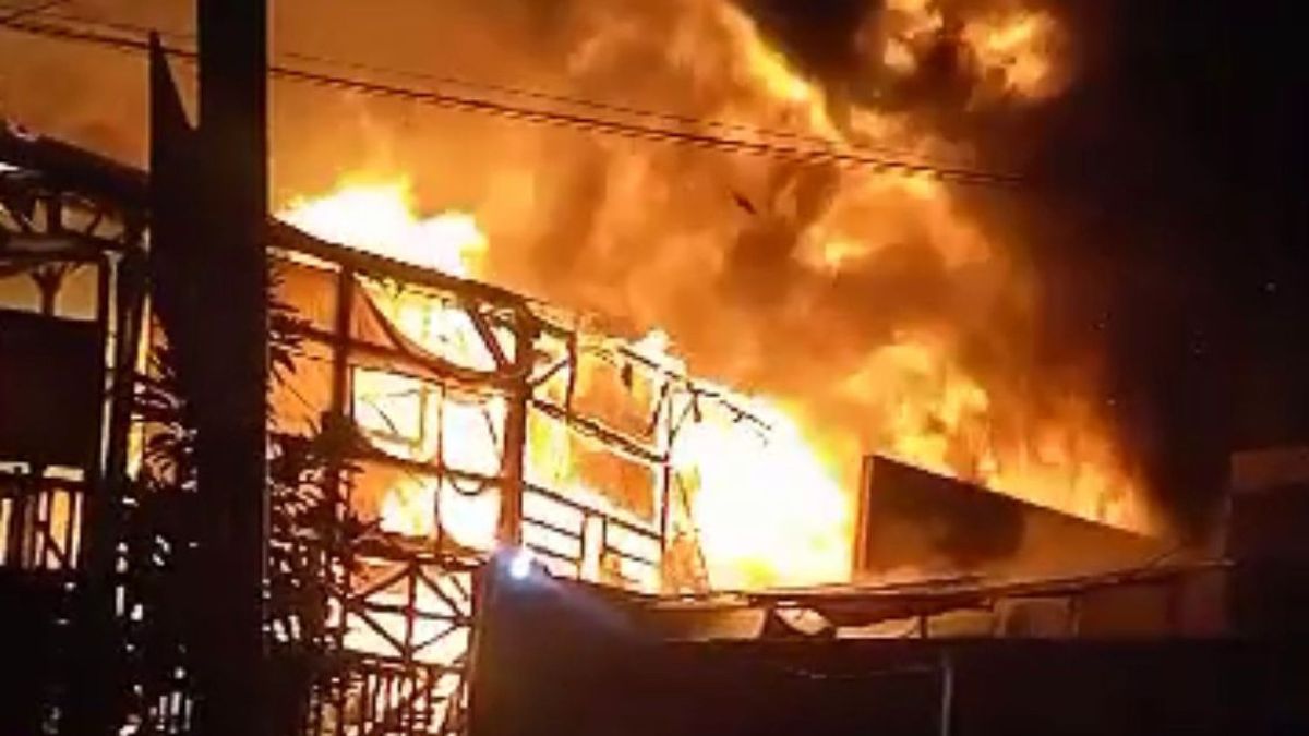 Usut Kebakaran Hebat di Rumah Makan Kebayoran Lama, 5 Orang Saksi Diperiksa