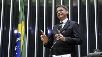 Problème D’estomac, Le Président Brésilien Jair Bolsonaro évacué à Sao Paulo Pour Une Intervention Chirurgicale