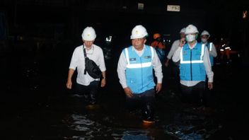 PLN、ロブ・スマラン洪水被災地の電力を一時的に停止