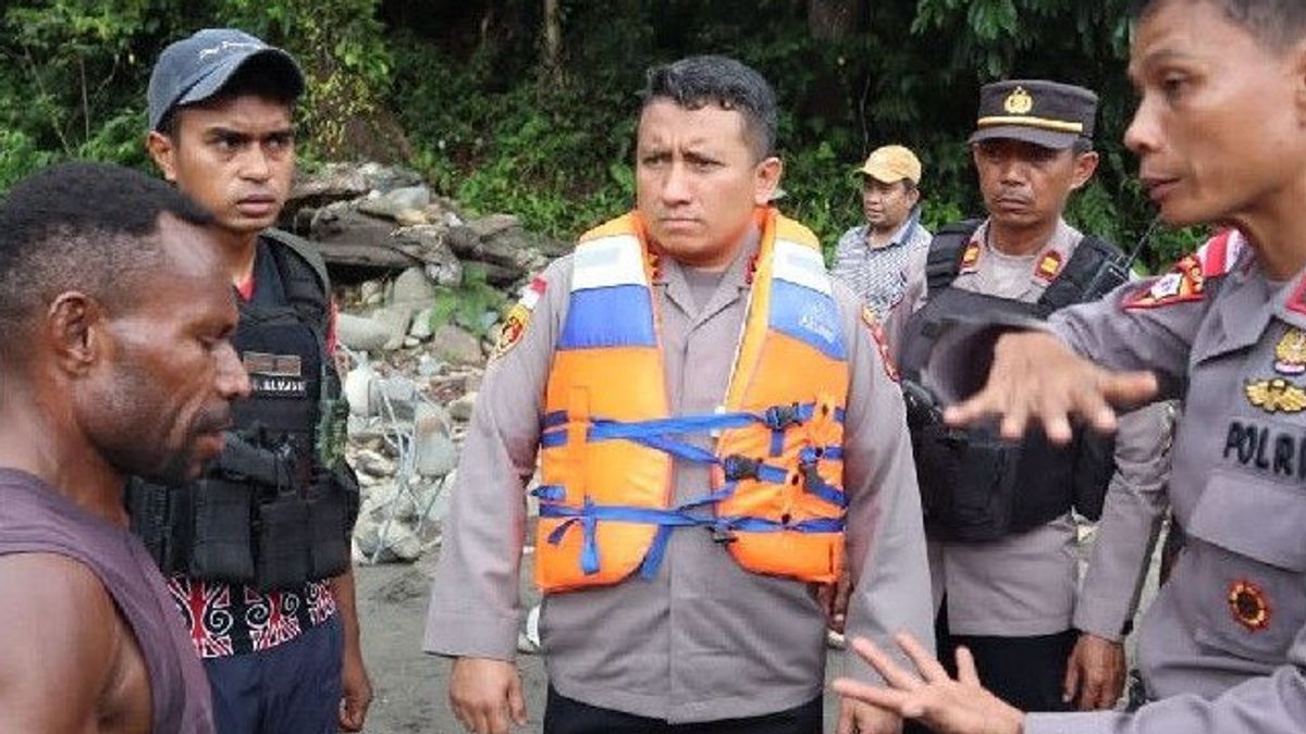 1 It Was Found, And 3 Police Members Fell From A Bridge In Papua Still Wanted