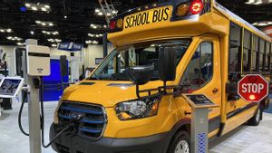 Ford Pamerkan Bus Sekolah Listrik Ditenagai Baterai 67 kWh 