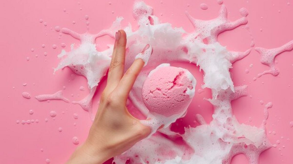 Cara Membersihkan Beauty Blender agar Tetap Higienis dan Tahan Lama